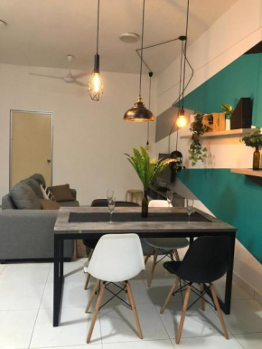 JY HOMESTAY MODERN PREMIUM MOUNT AUSTIN AKADEMIK SUITE FOR 6PAX 7PAX 3BEDROOM